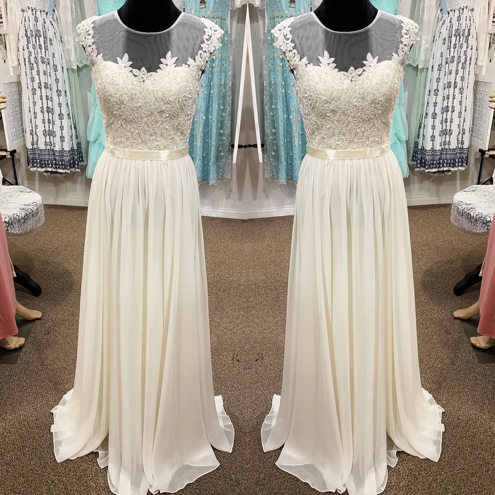 Gorgeous Wedding Dress in Ivory Size 6/8